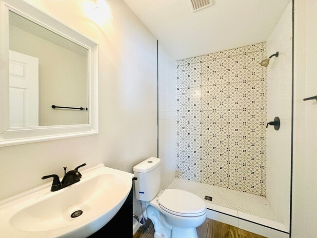 Building Photo - 22nd340