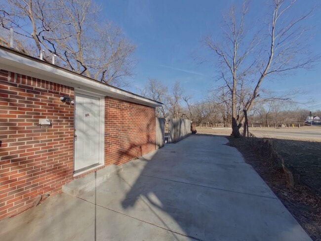 Building Photo - 1910 N Heiserman