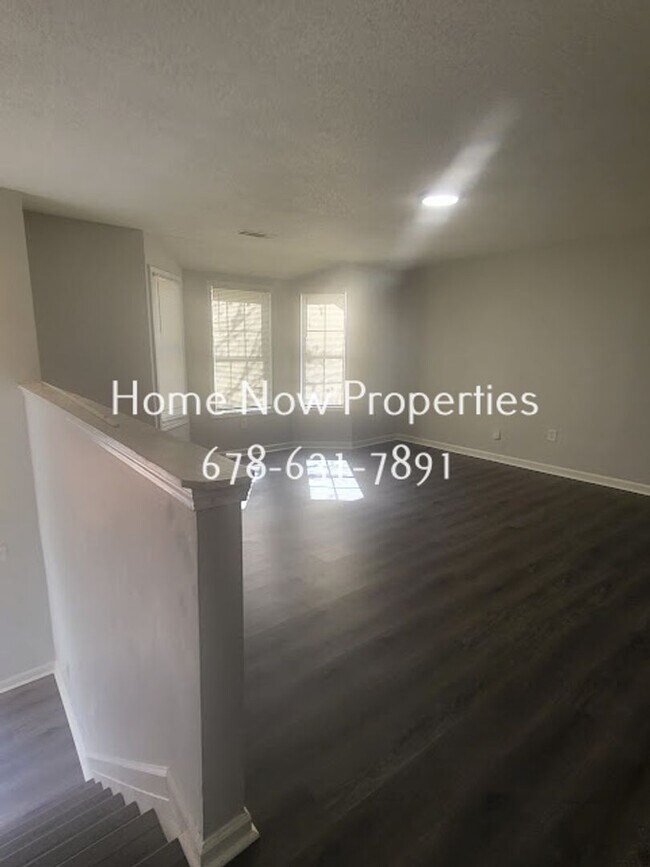 Building Photo - Spacious 4BR Home + Bonus Rooms in Mainstr...