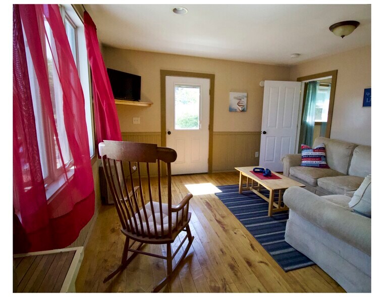 Building Photo - 8 W Shore Rd