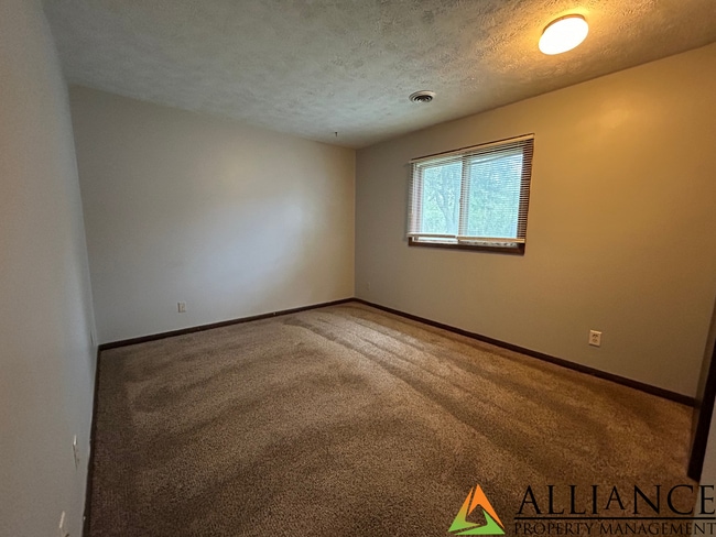 Building Photo - Spacious home in East Manhattan!