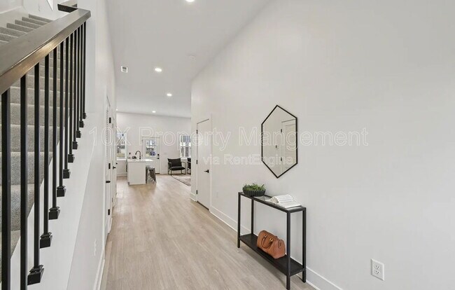 Building Photo - 92 E Innis Ave