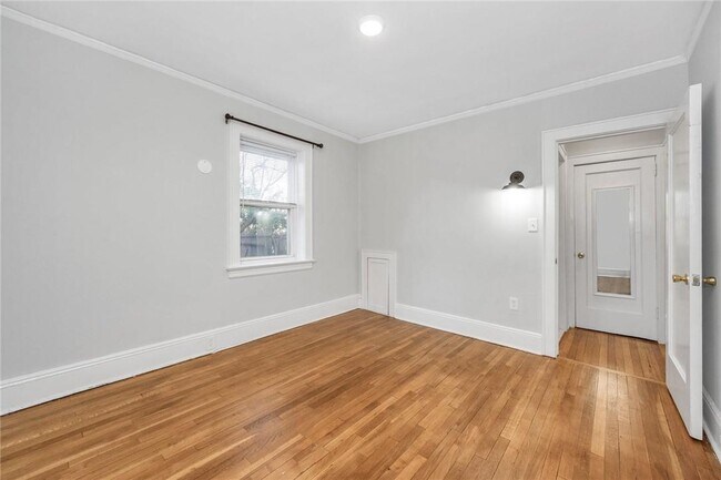 Building Photo - 10 Oakridge Pl