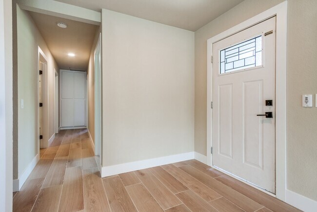 Building Photo - 1204 Palomar Pl