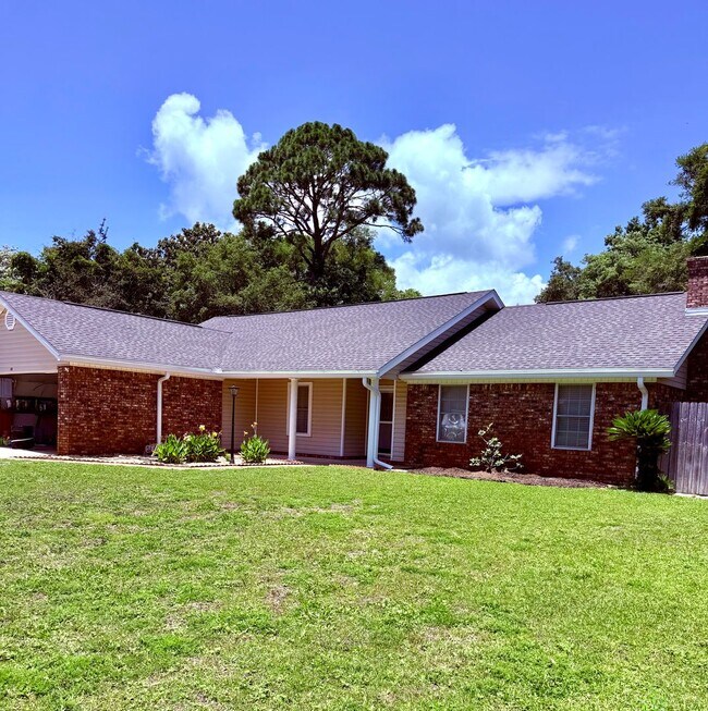 Building Photo - New Listing!