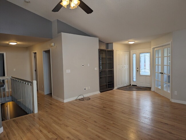 Building Photo - Desirable 3bdrm/3 bath in NW Longmont!