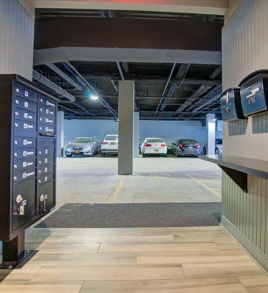 Building Photo - 600 East Ave