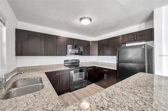 Building Photo - 108 Pompano Dr SE