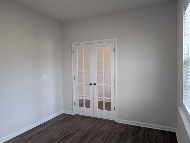 Building Photo - Move-in ready Ranch Style Home Located in ...