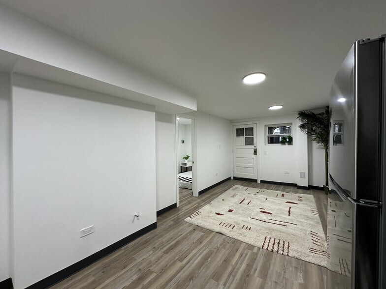 Building Photo - 1634 N Whipple St