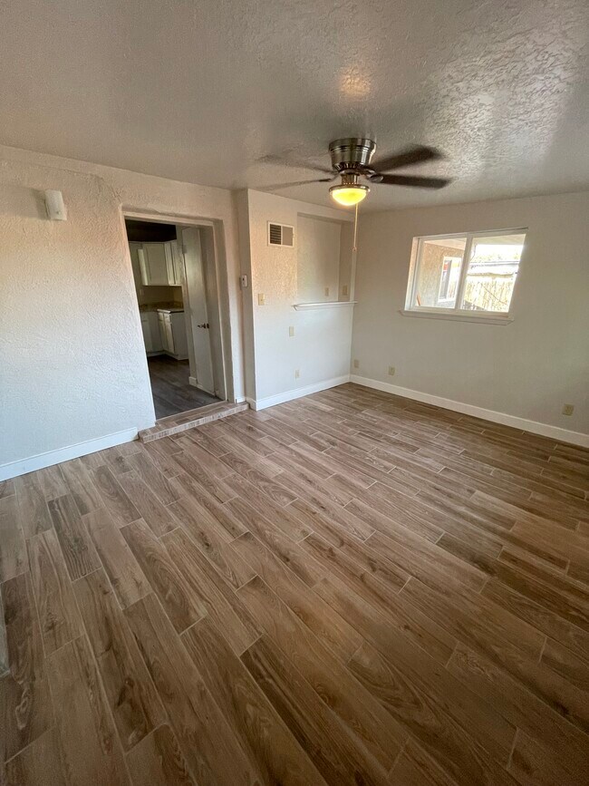 Building Photo - Barelas