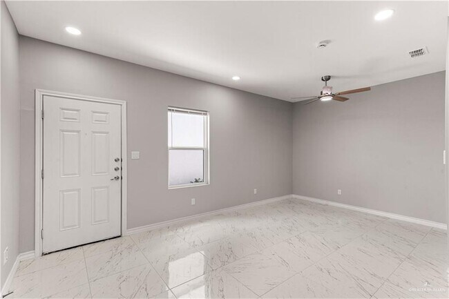 Building Photo - 2409 E Viviana St