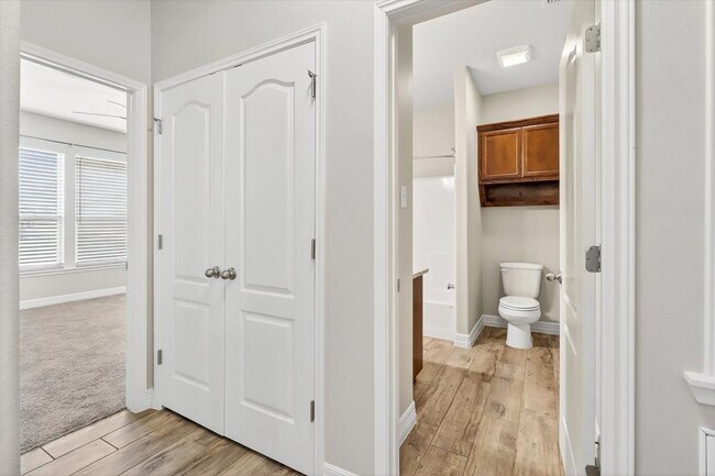 Building Photo - 2214 Cuarzo Dr