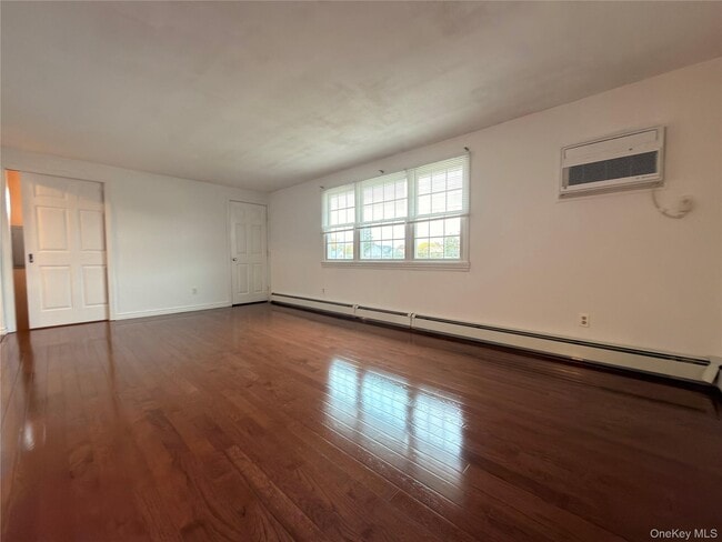 Building Photo - 16 James St