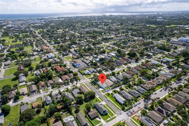 Building Photo - 102 SW 13th Ave