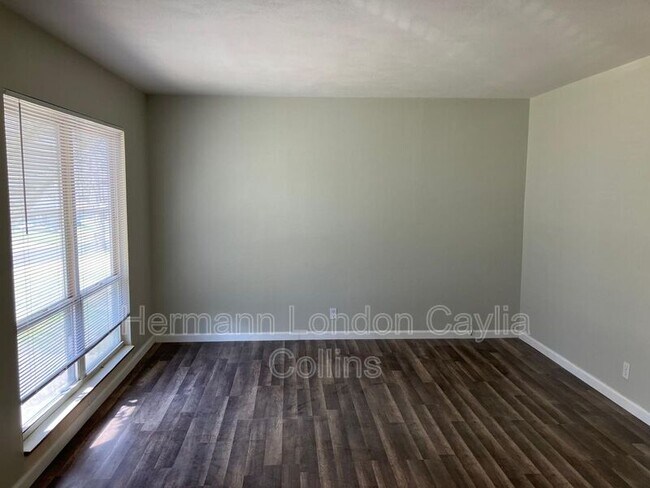 Building Photo - 205 Ben Nevis Rd