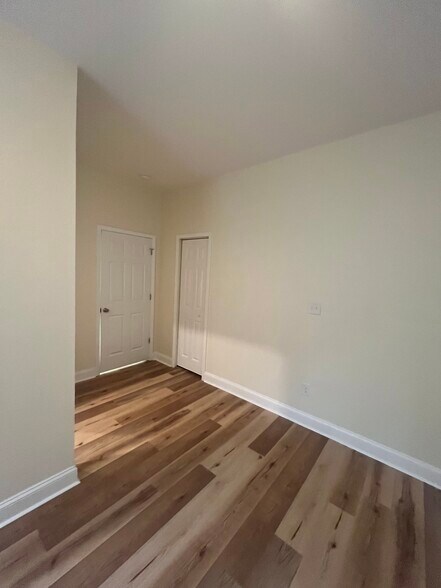 Master Bedroom - 405 Maplewood Ave NE