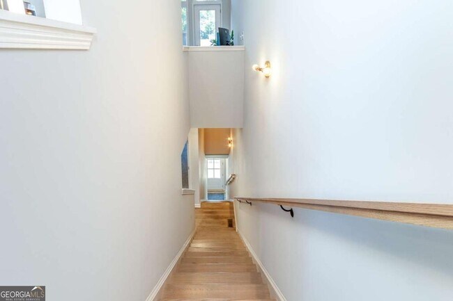 Building Photo - 912 Brees Ct