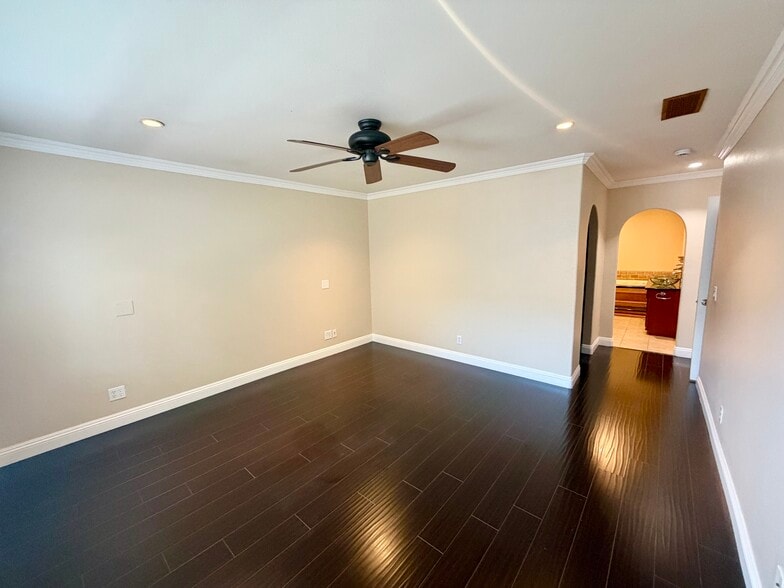 Building Photo - 9272 Sunridge Dr