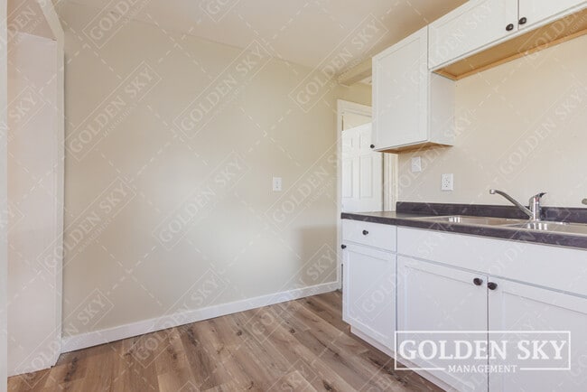 Building Photo - 802 E 25th St