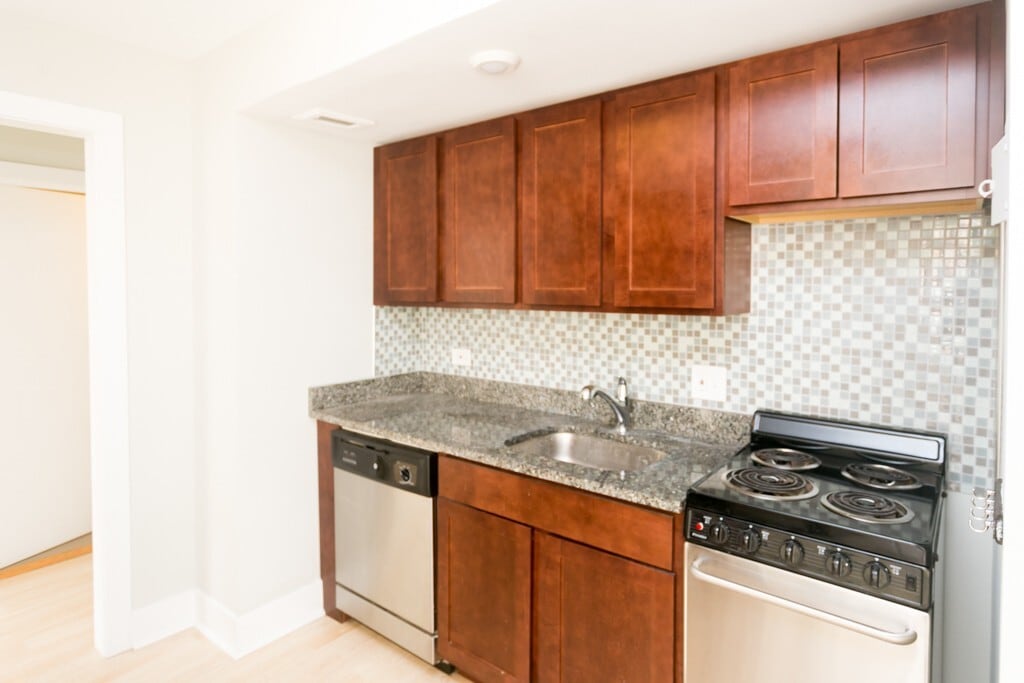 Building Photo - 450 W Wellington Ave