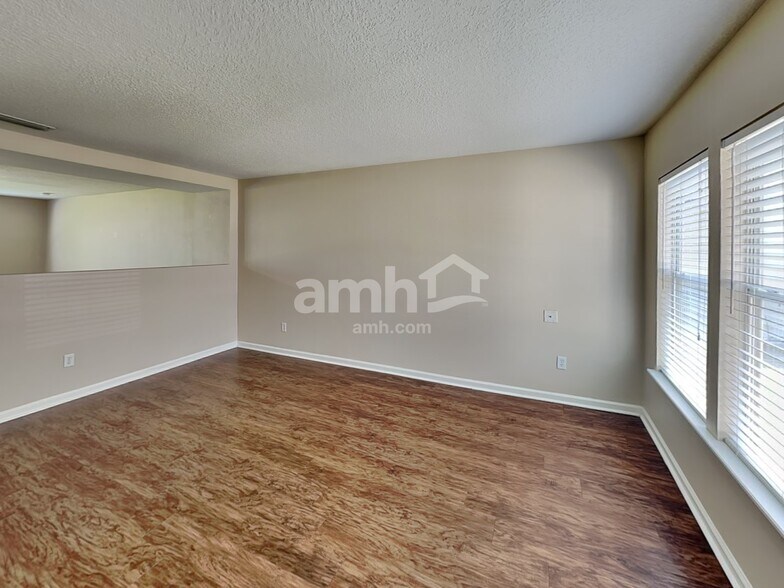 Building Photo - 1420 Heather Ct