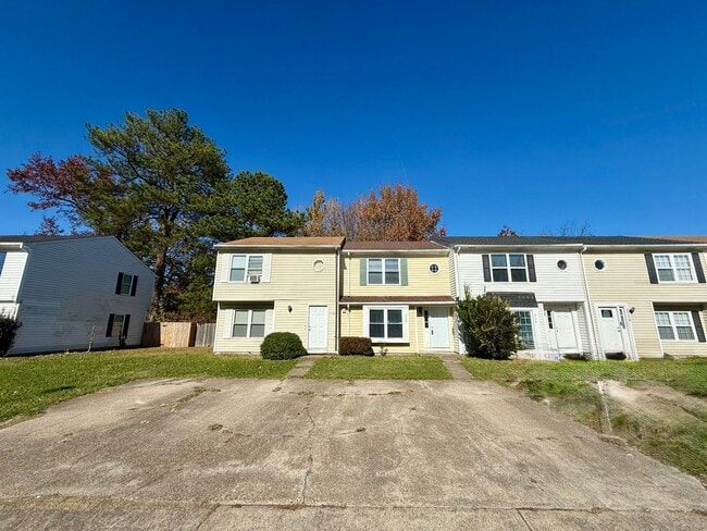 Building Photo - *** RENT READY!! Newly remodeled townhome! ALL Laminate.