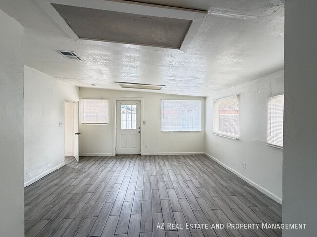 Building Photo - 7210 N 55th Dr