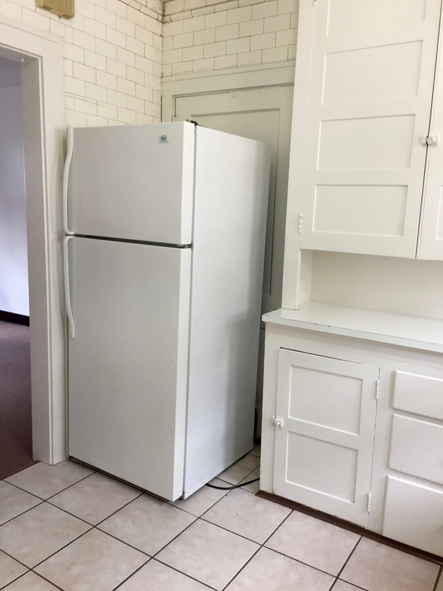 Kitchen. Fridge - 252 S Winebiddle St