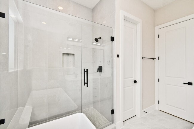 Building Photo - 3233 Tuam St