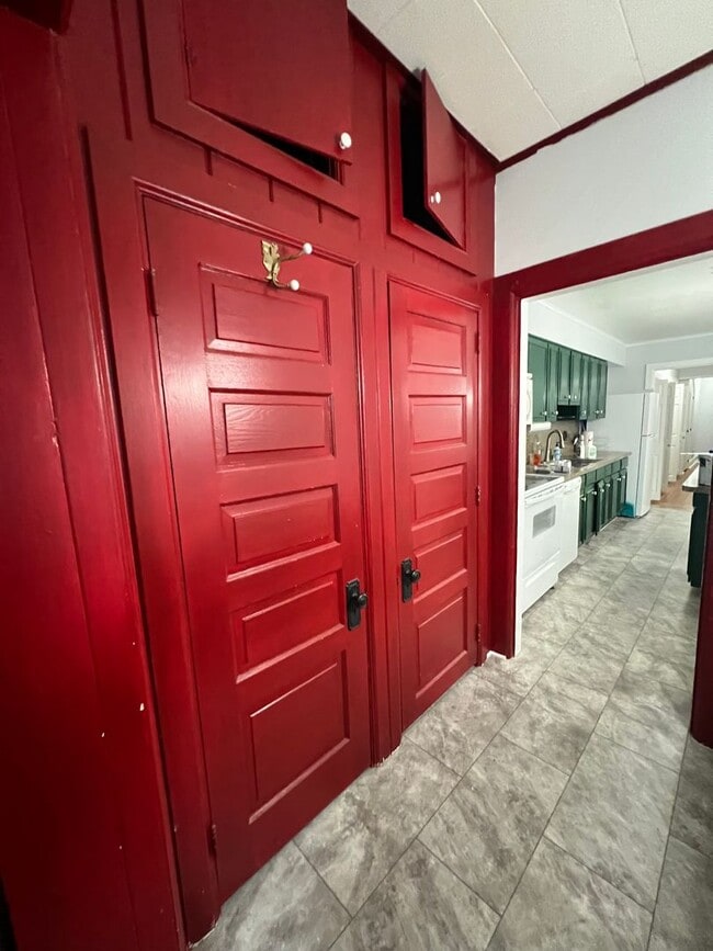 Building Photo - 815 Madison Ave