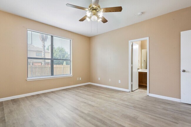 Building Photo - 1752 Bayland St
