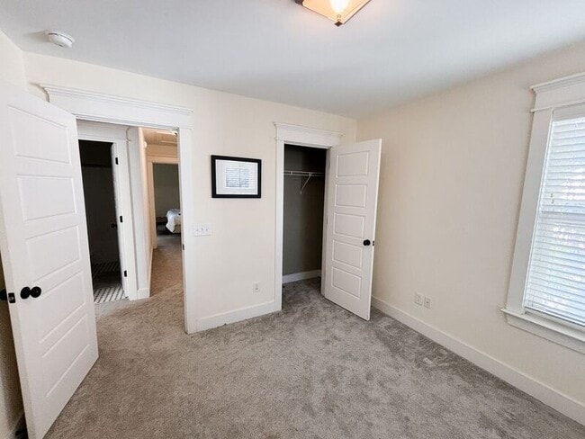 Building Photo - 1051 Phillips Park Dr