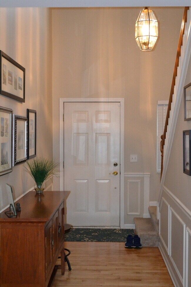 Building Photo - 2990 Peachtree Cir