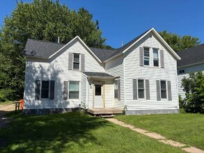 Building Photo - Awesome 2 Bed 1 Bath! Available June 1st!