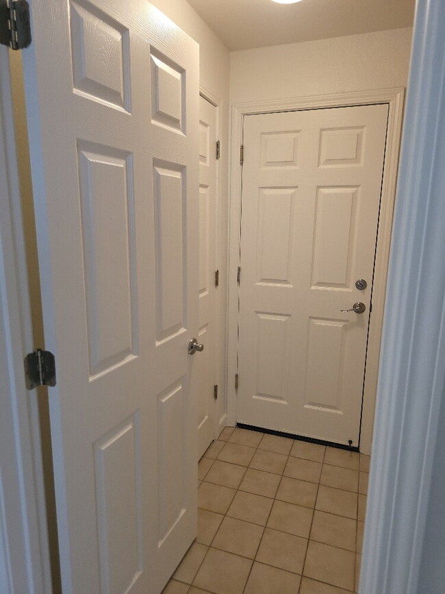 Building Photo - Beautiful house for rent in Folsom 4 bd 3 bath 1920 sq feet