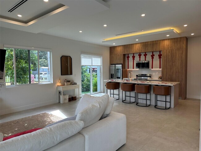 Building Photo - 2109 SW 18th Ave