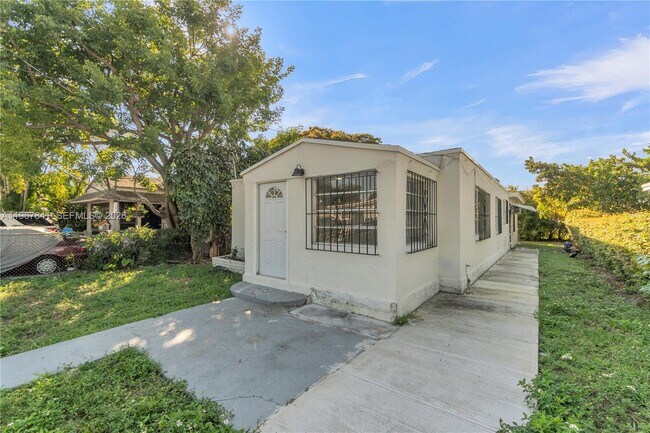 Building Photo - 6940 NW 6th Ct