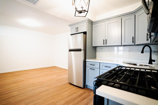 Building Photo - 27 Alan Terrace