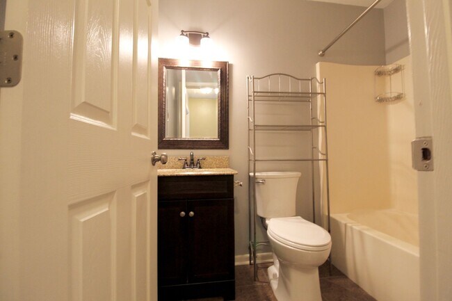 Building Photo - 1416 Bradley Dr
