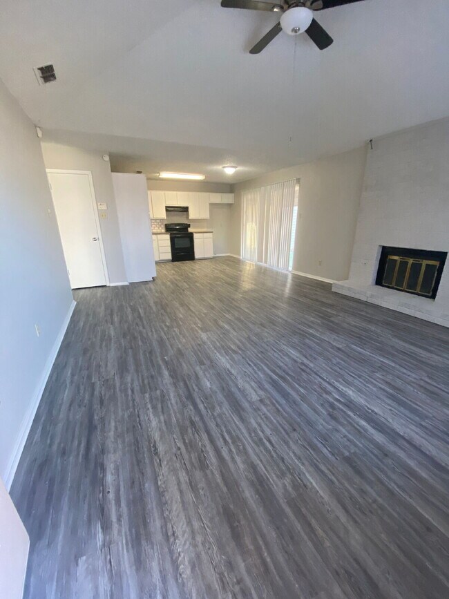 Building Photo - 4/2/2 in NW Lubbock