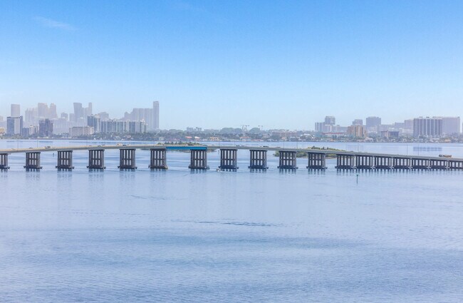 Building Photo - 1717 N Bayshore Dr