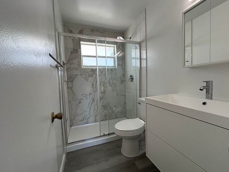 Building Photo - 800 SW 30th St