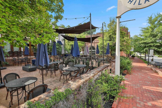 Building Photo - Spacious 5BR Home in Senoia — Golf Cart to Downtown