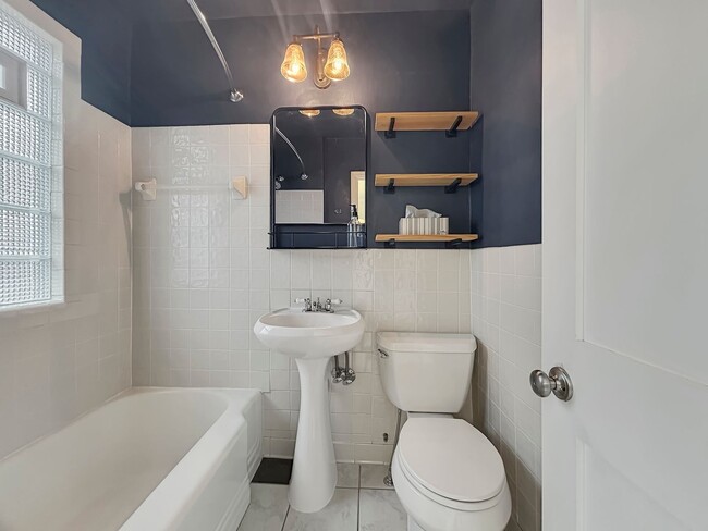 Building Photo - 2729 Vernon Ave S