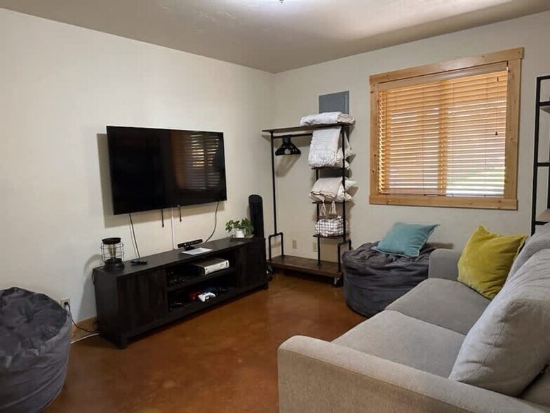 Building Photo - 816 Reedy Ln