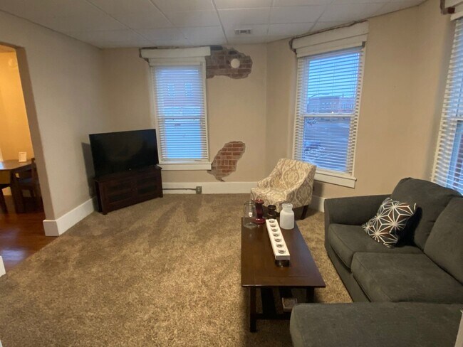 Building Photo - Rogers Loft