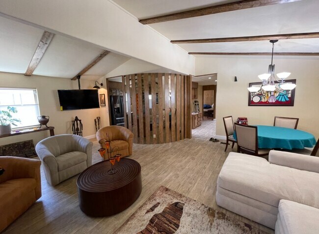 Building Photo - 19 Bradley Ln