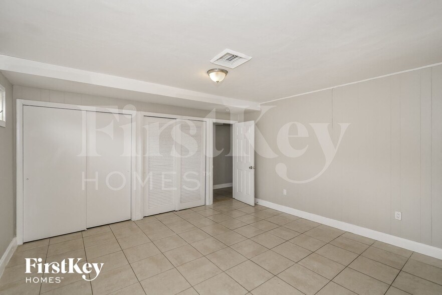 Building Photo - 7300 Ramona St