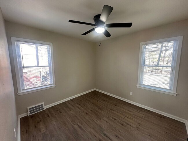 Building Photo - Freshly Renovated 3-Bedroom Home – Quality...